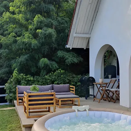 Villa Luxury Vineyard Retreat With Private Jacuzzi