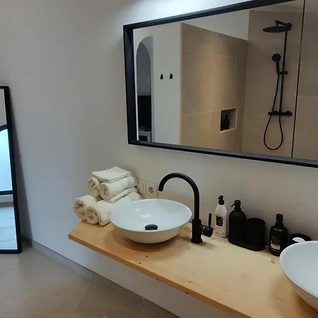 Luxury Vineyard Retreat With Private Jacuzzi Villa *