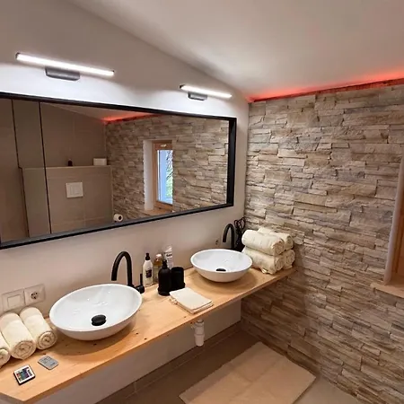 Luxury Vineyard Retreat With Private Jacuzzi Szigetvar