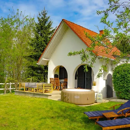Luxury Vineyard Retreat With Private Jacuzzi Вилла *