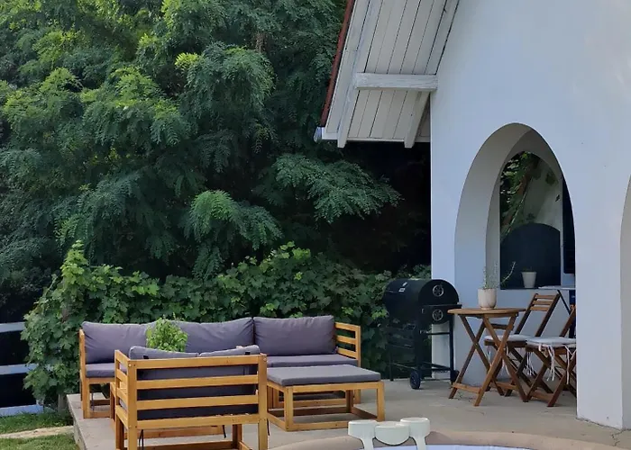 Вилла Luxury Vineyard Retreat With Private Jacuzzi