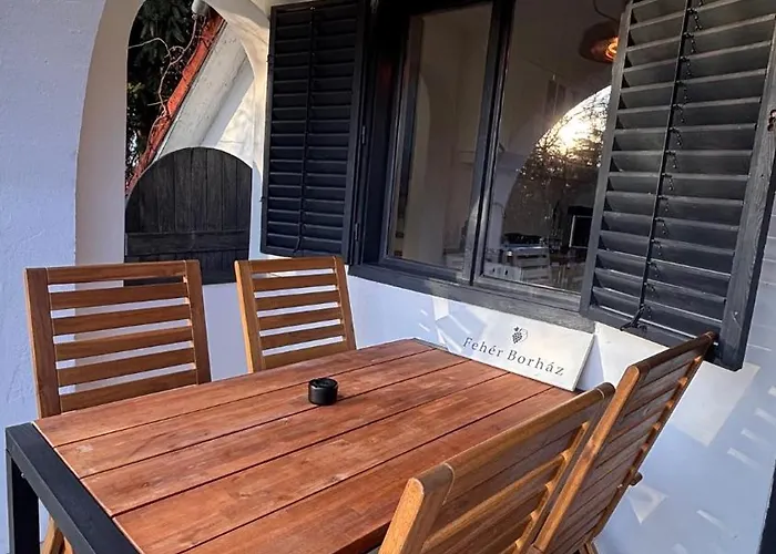 Luxury Vineyard Retreat With Private Jacuzzi וילה Szigetvár