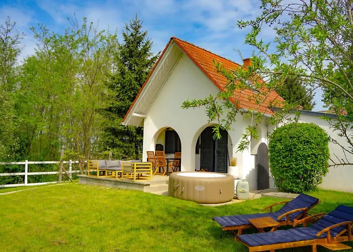 Luxury Vineyard Retreat With Private Jacuzzi וילה *